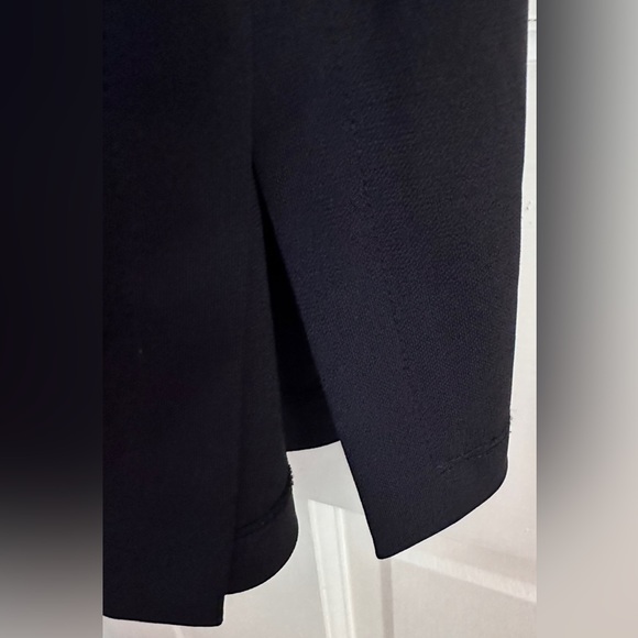 342. Ladies Ann Taylor Vintage Black Skirt with side slits - Picture 3 of 10